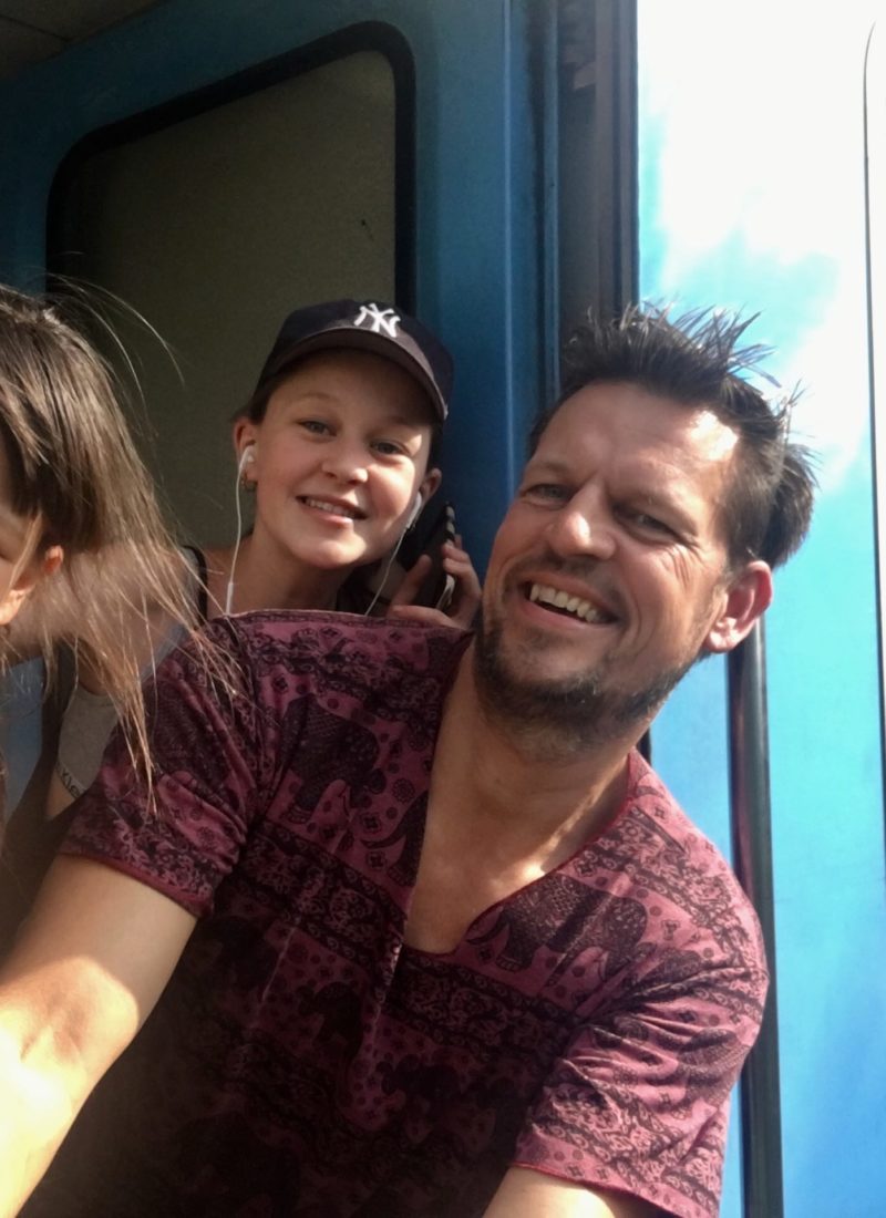 MED TOG OG PÅ TOPPEN